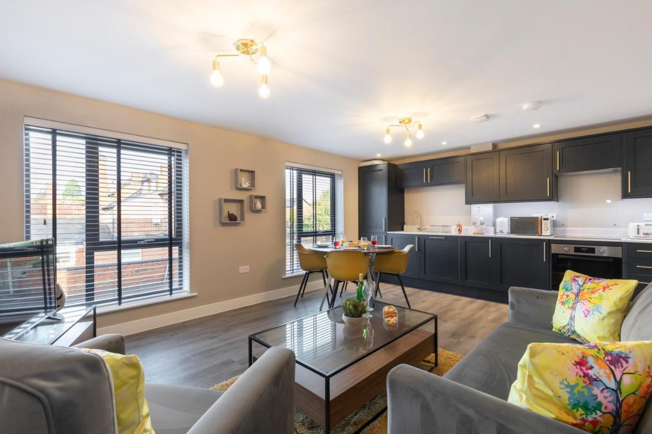 Elliot Oliver - Luxurious Two Bedroom Apartment With Parking Gloucester Esterno foto
