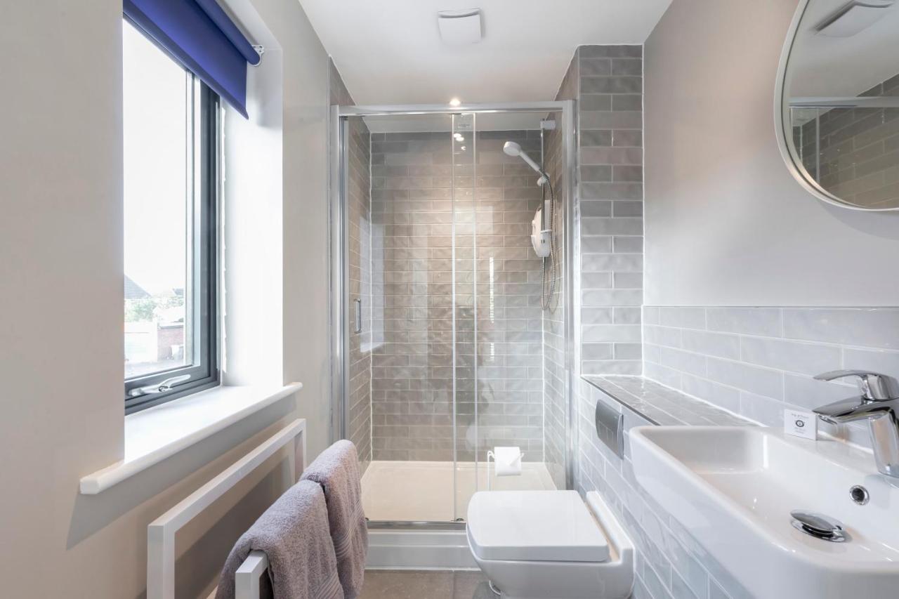 Elliot Oliver - Luxurious Two Bedroom Apartment With Parking Gloucester Esterno foto