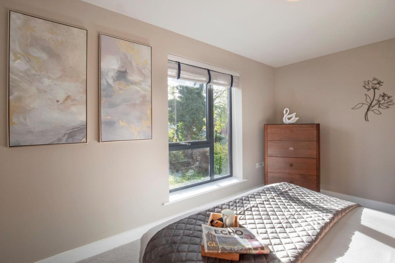 Elliot Oliver - Luxurious Two Bedroom Apartment With Parking Gloucester Esterno foto