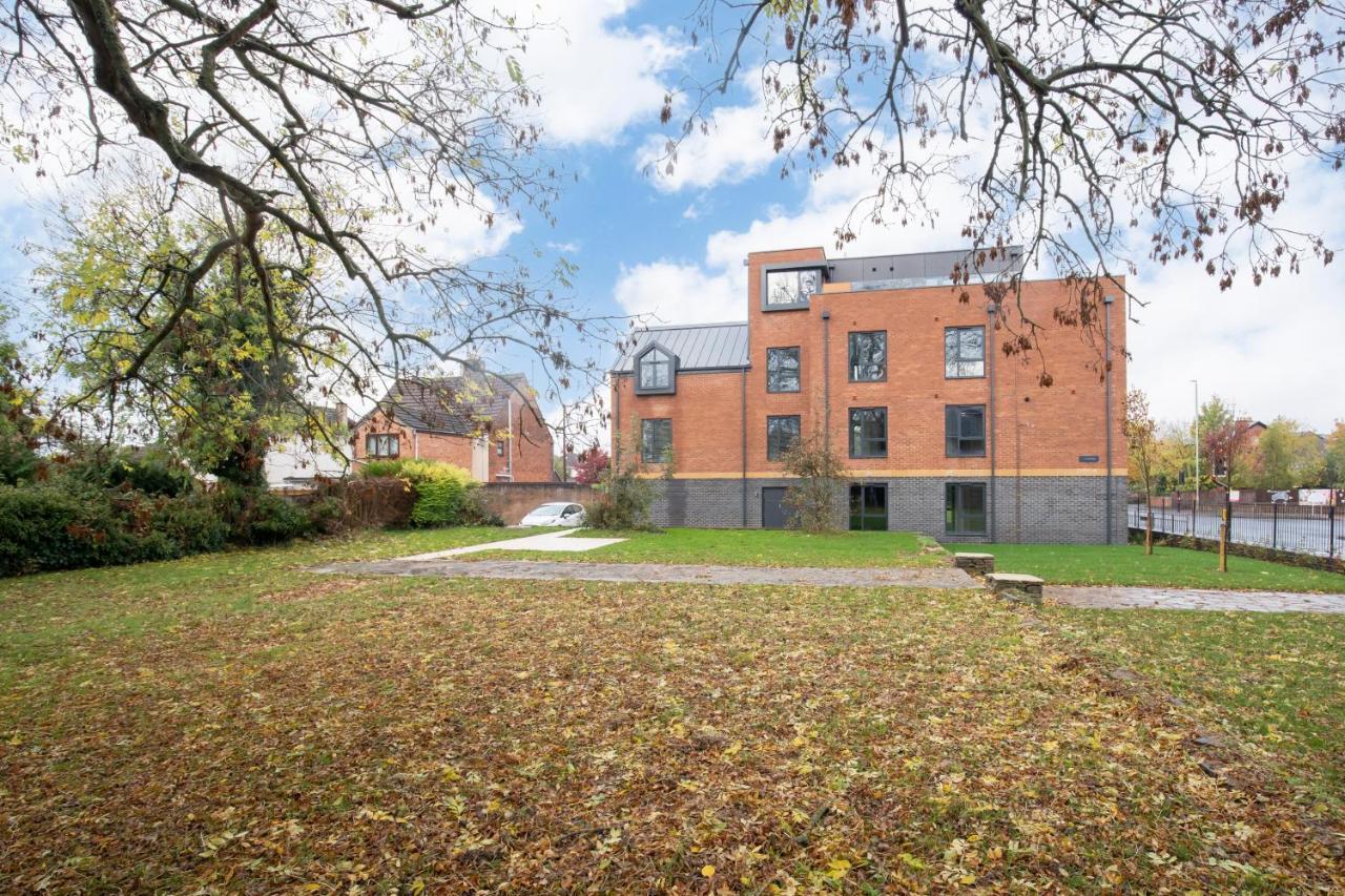 Elliot Oliver - Luxurious Two Bedroom Apartment With Parking Gloucester Esterno foto